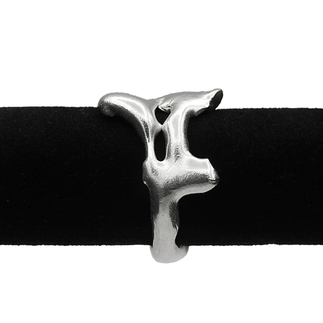 Liquid Thorns Ring